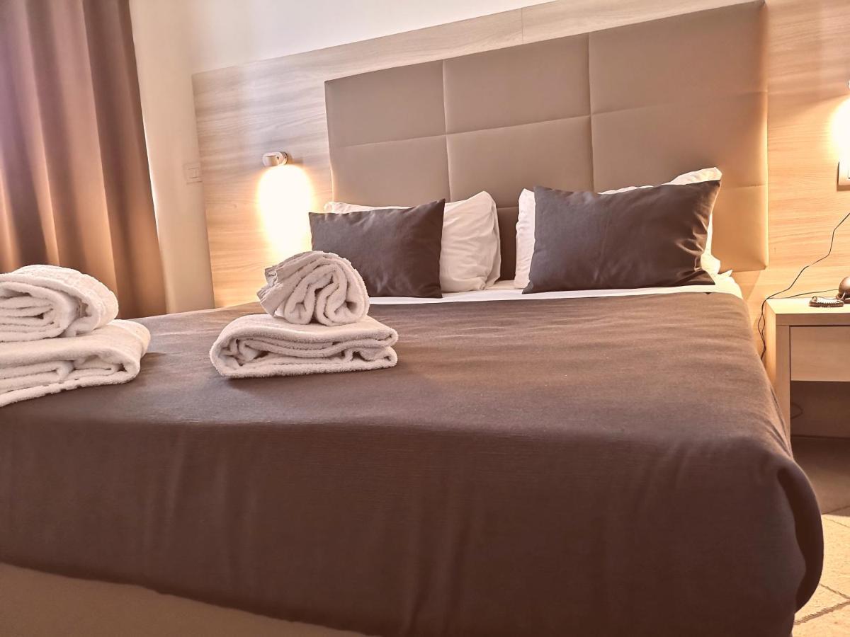 Academy Hotel Fiumicino Kültér fotó
