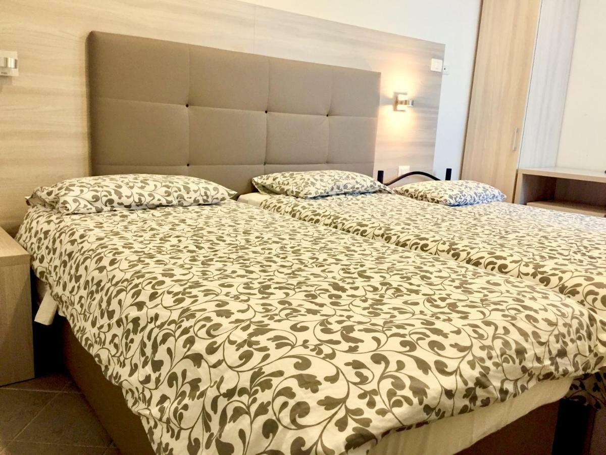 Academy Hotel Fiumicino Kültér fotó