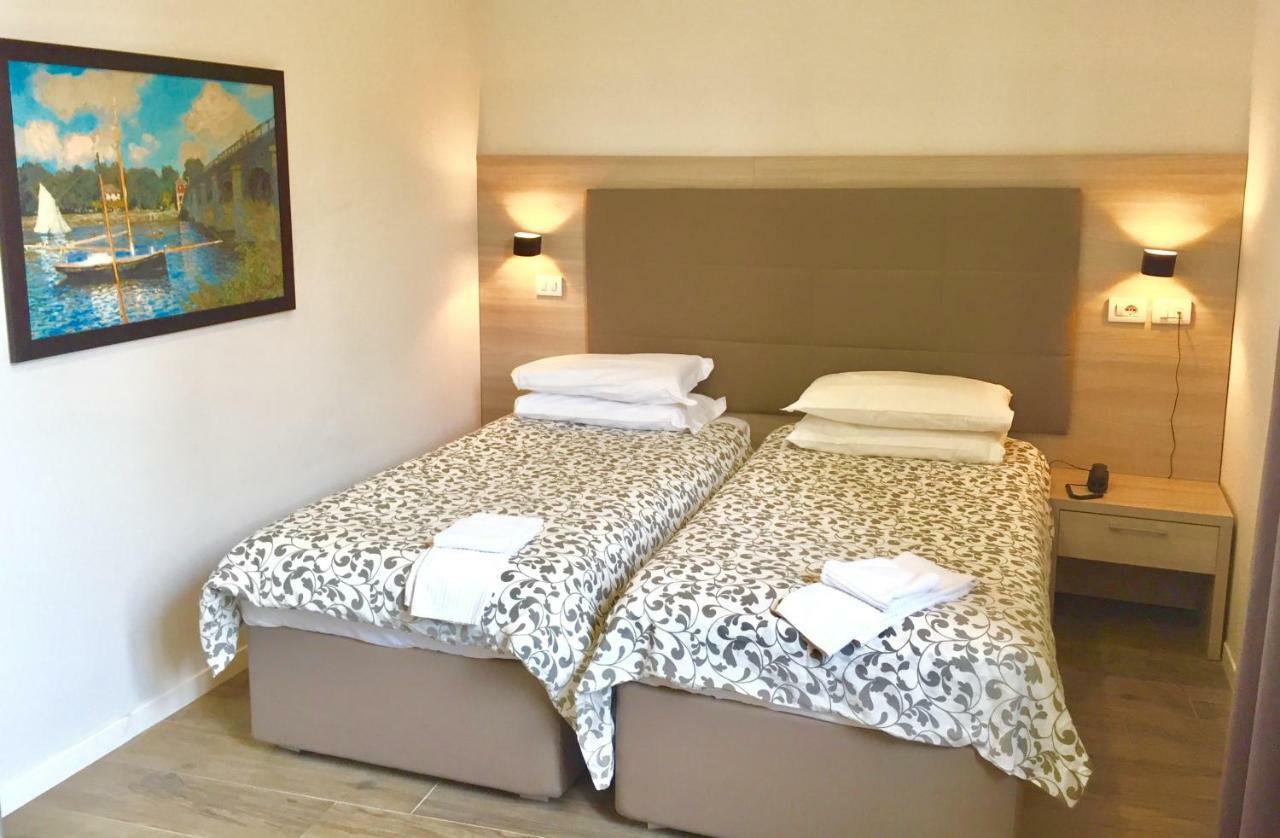 Academy Hotel Fiumicino Kültér fotó