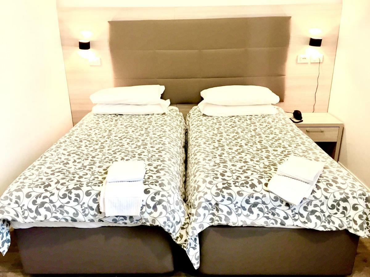 Academy Hotel Fiumicino Kültér fotó