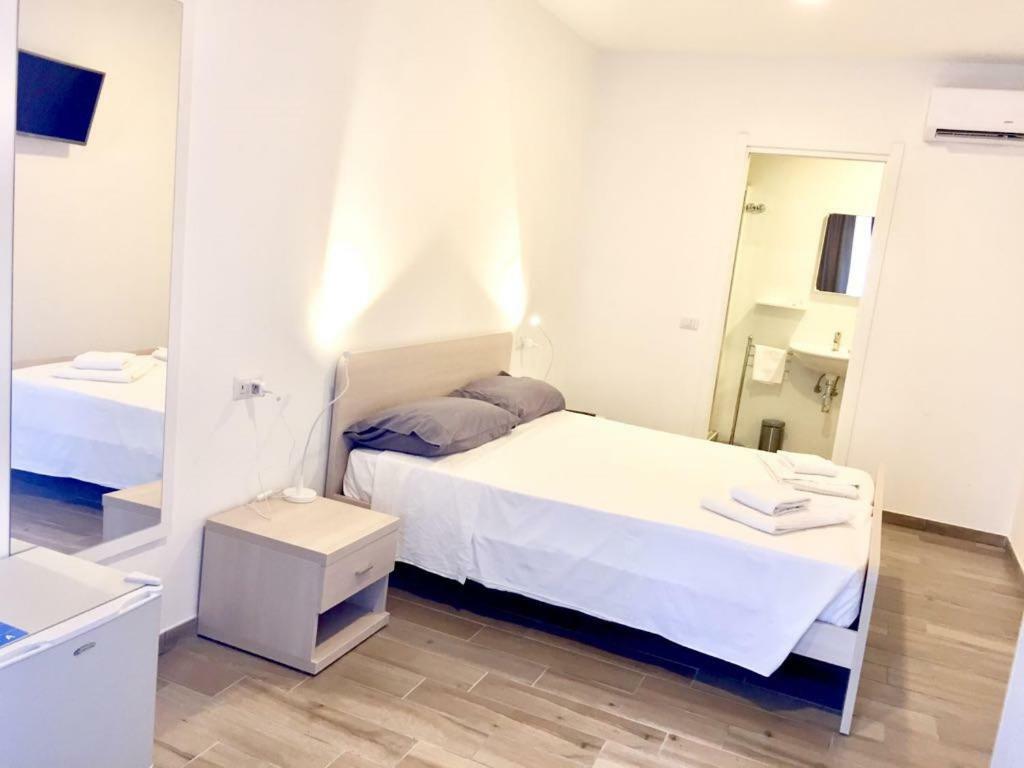 Academy Hotel Fiumicino Kültér fotó